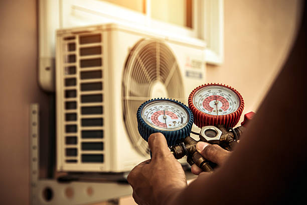 Professional Hvac technician working in Cambridge, IL
